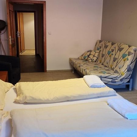 Nevinne Apartmany 歌林 外观 照片