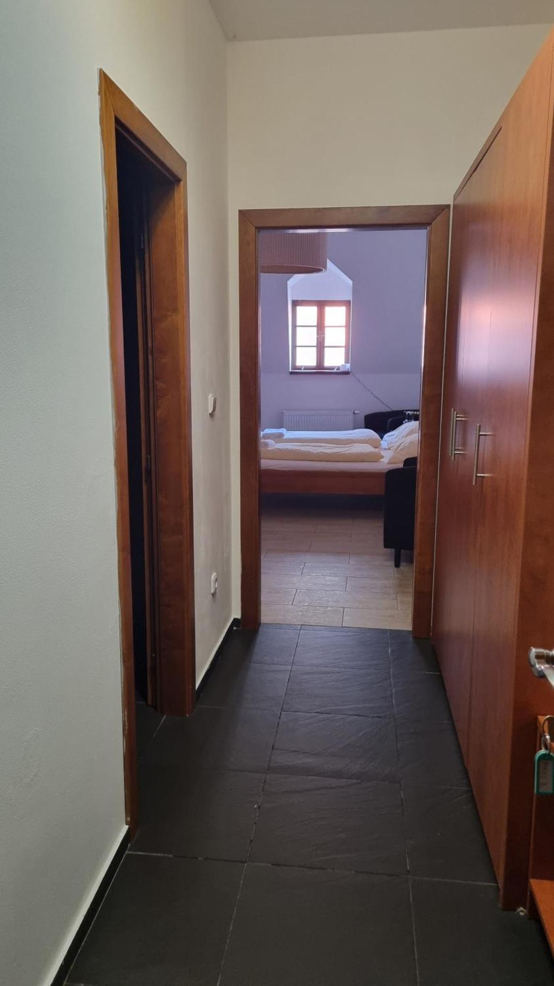 Nevinne Apartmany 歌林 外观 照片